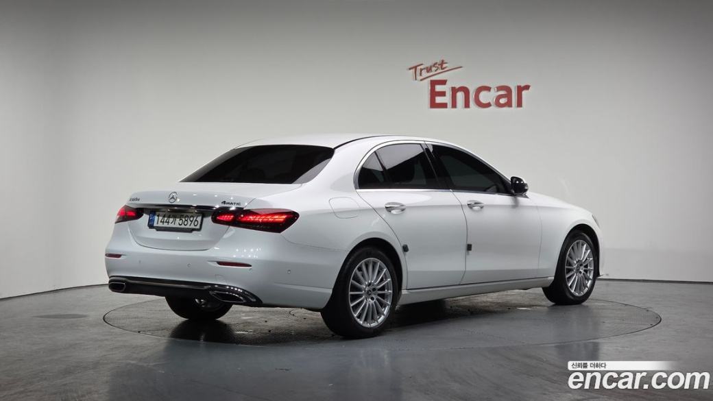 Mercedes-Benz E-Class E220d 4MATIC Exclusive, 2022