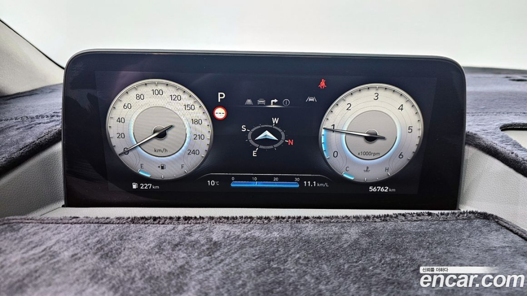 Hyundai Staria 4WD Lounge 9-Seater, 2023
