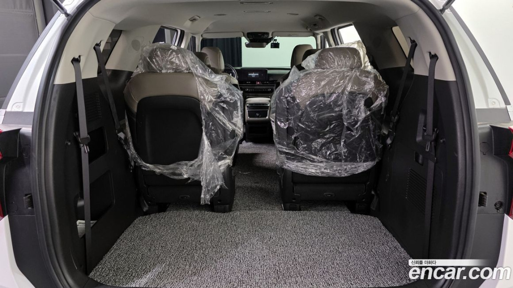 Kia Carnival 9-Seater Prestige, 2024