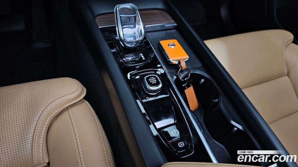 Volvo XC60 B6 Inscirtion, 2022