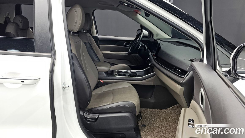 Kia Carnival 9-Seater Prestige, 2024