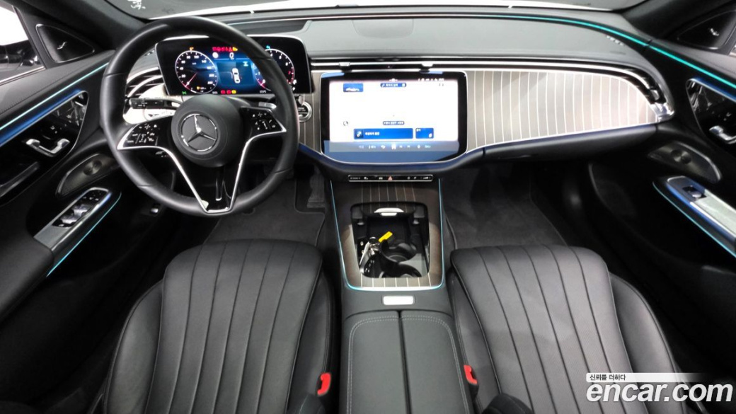 Mercedes-Benz E-Class E300 4MATIC Exclusive, 2025