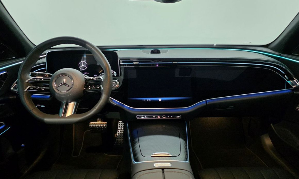 Mercedes-Benz E-Class E300 4MATIC AMG Line, 2025