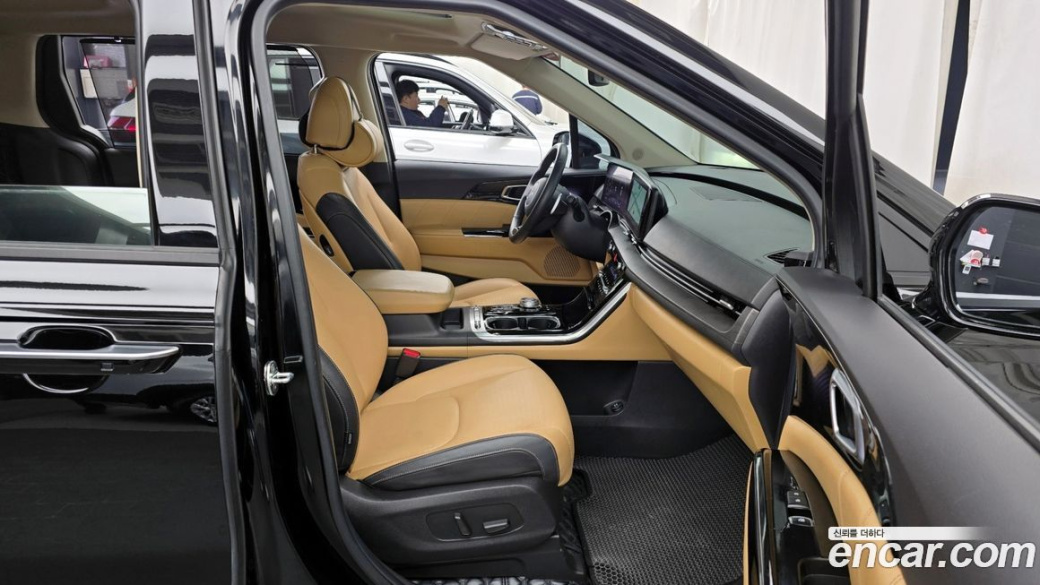 Kia Carnival 7-Seater Signature, 2023