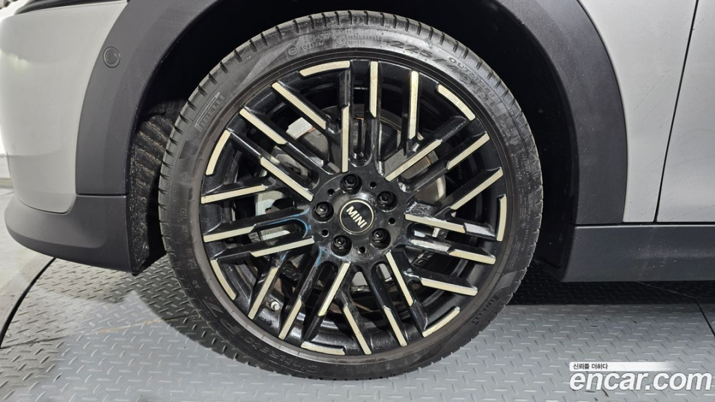 Mini Cooper Favoured, 2025